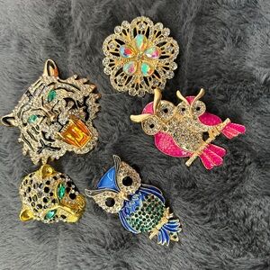 Premium Brooches